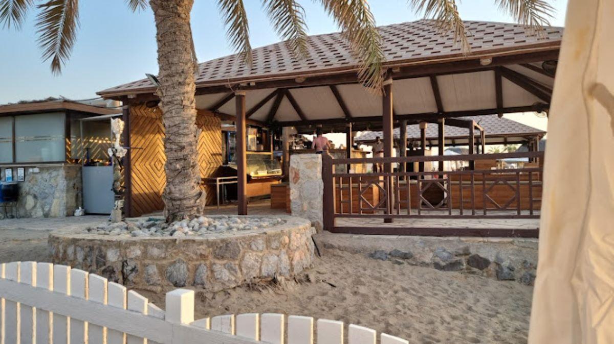 Breakers Beach Bar & Lounge The Cove Rotana Resort