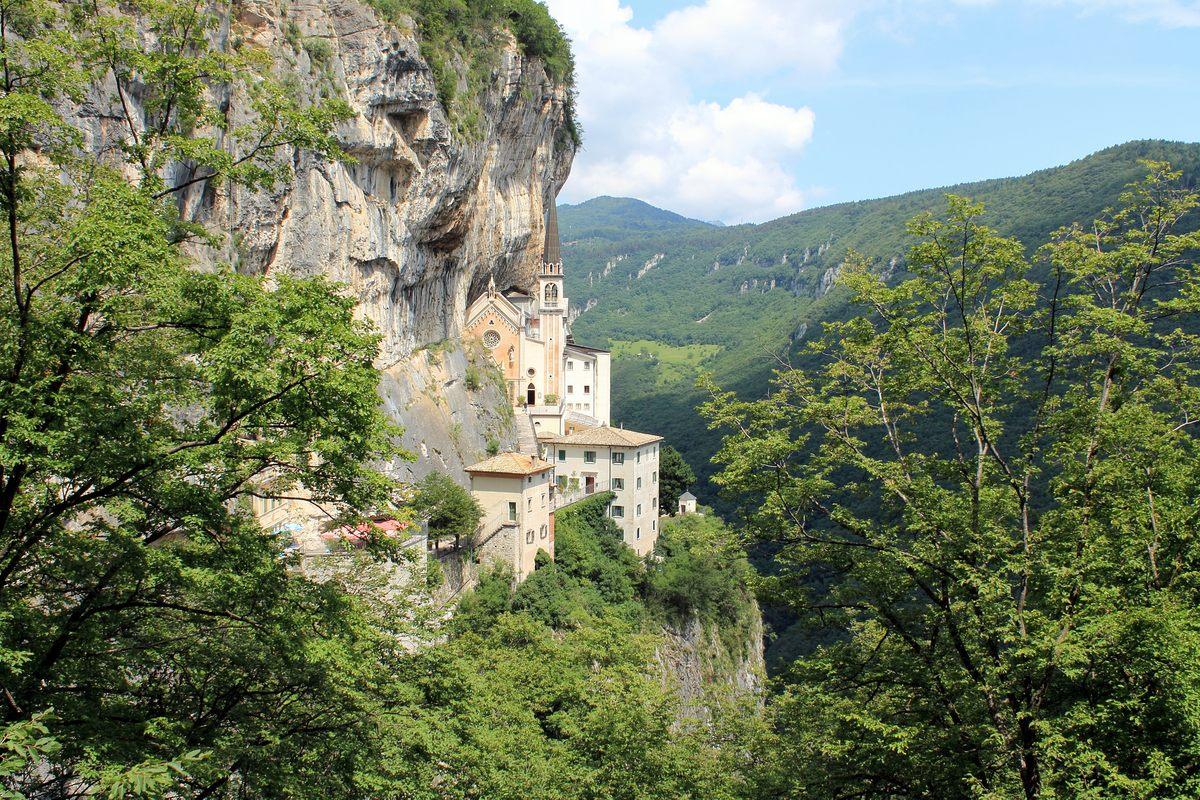 Santuario de la Madonna della Corona