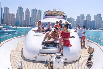 Dubai Marina Yacht Tour: Breakfast or BBQ with Drink Options