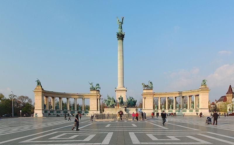 Heldenplatz (Hosök Tere)