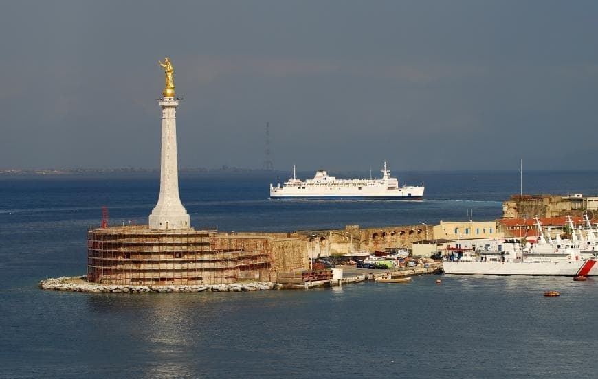 ميناء ميسينا للرحلات البحرية (محطة الرحلات البحرية في ميسينا)