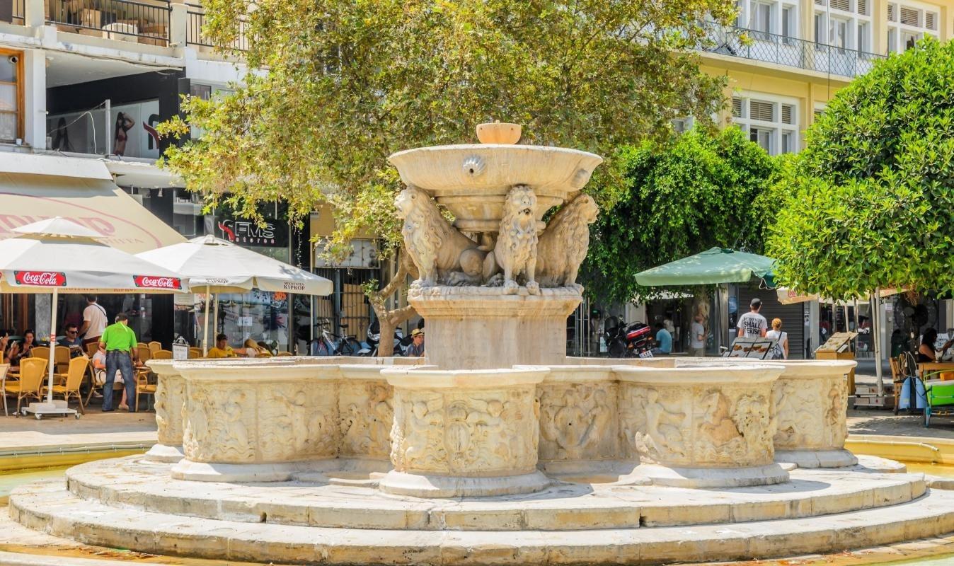 Lions Square & Morosini Fountain