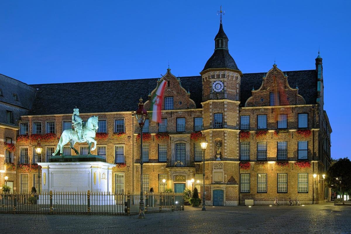 Dusseldorf Old Town Hall (Rathaus Dusseldorf)