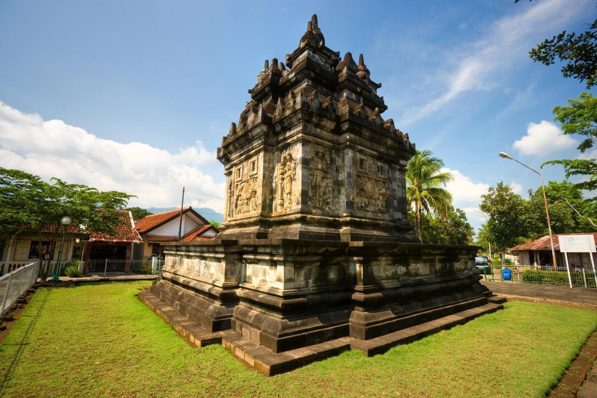 Pawon Temple (Candi Pawon)