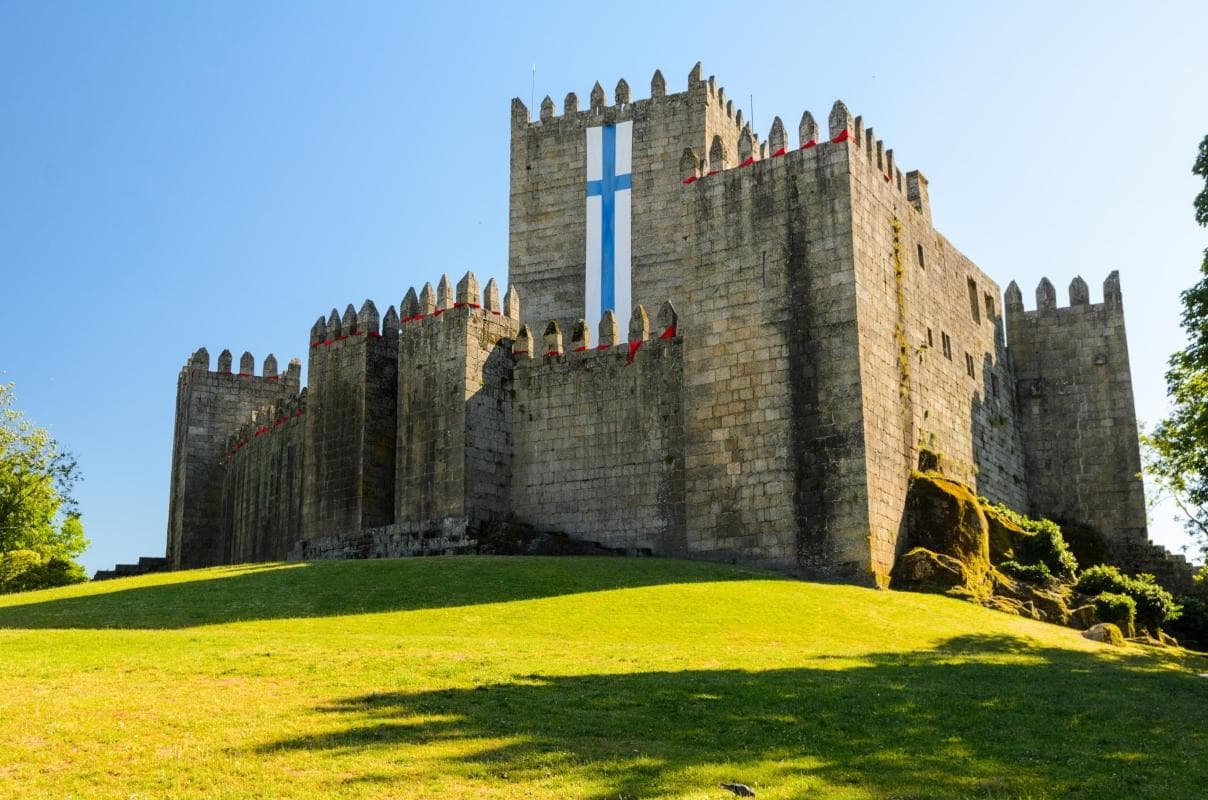 Burg Guimarães (Castelo de Guimarães)