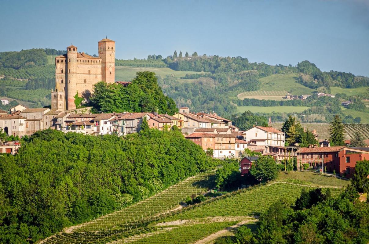 Serralunga d'Alba Castle (Castello di Serralunga d'Alba)