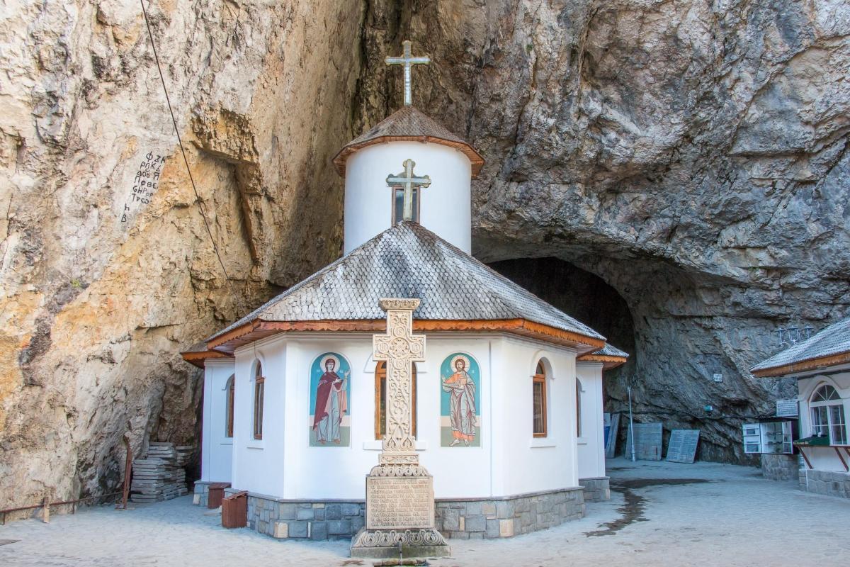 Ialomicioara Monastery and Cave