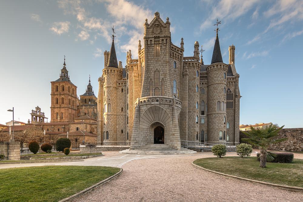 Palace of Gaudi (Palacio de Gaudí)