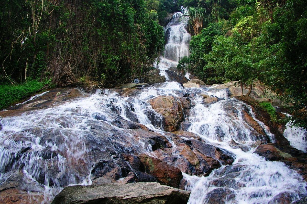 Na Muang Waterfall