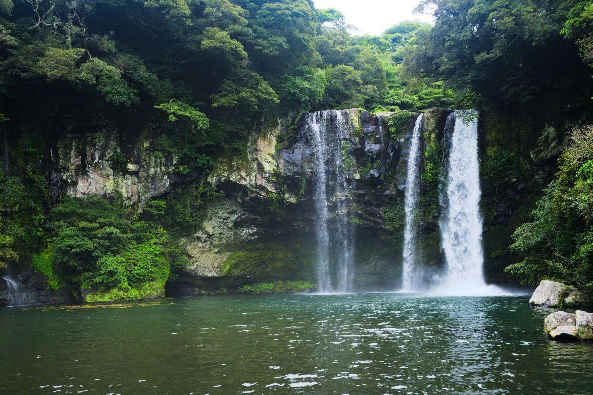 Cheonjiyeon Falls